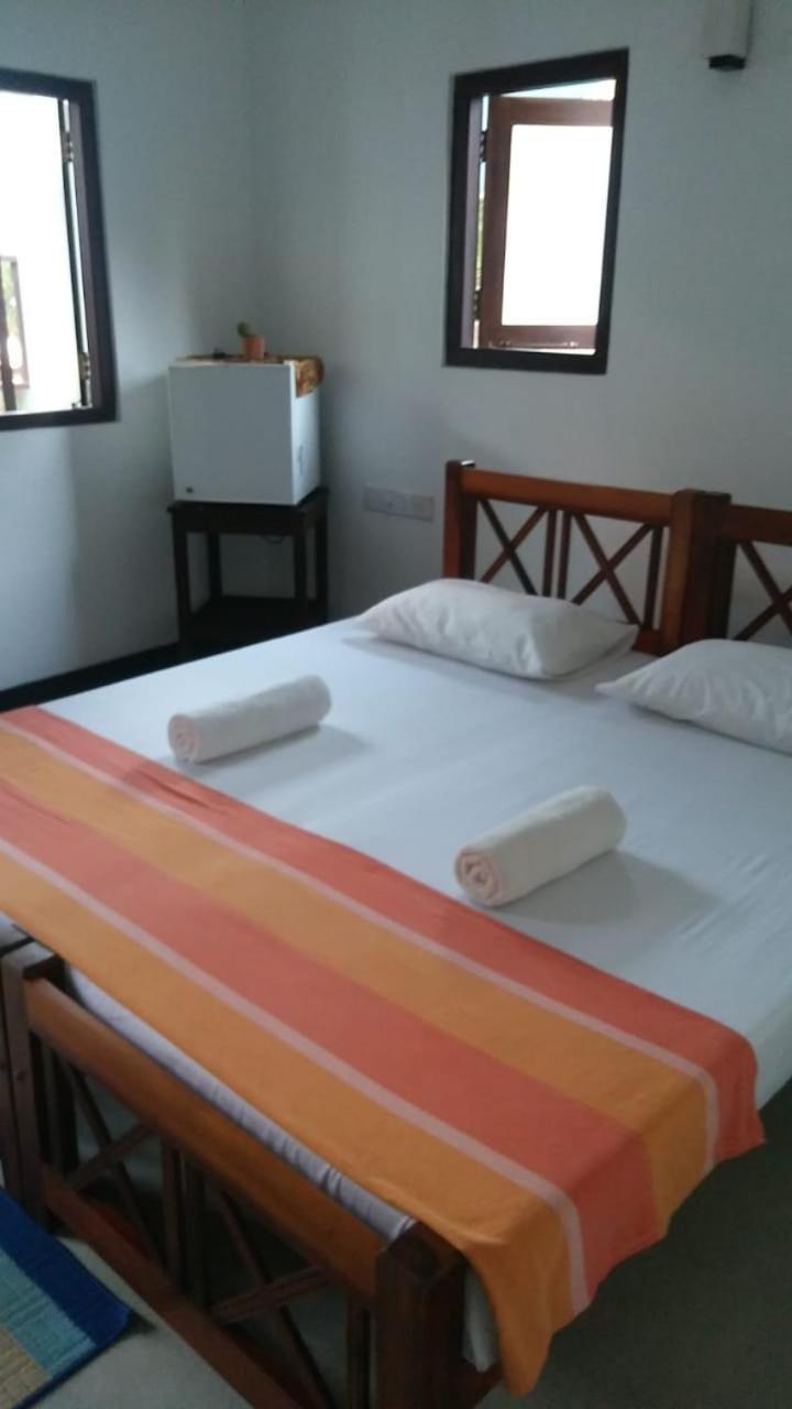Thiranagama Beach Hotel Hikkaduwa Exterior photo